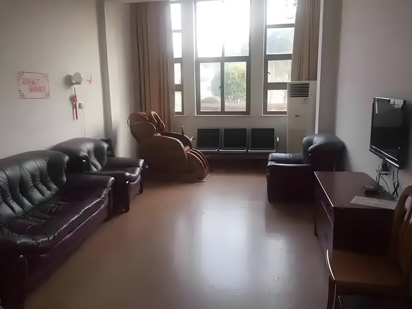 不会唱歌却开演唱会，58岁的郑伊健消费情怀？